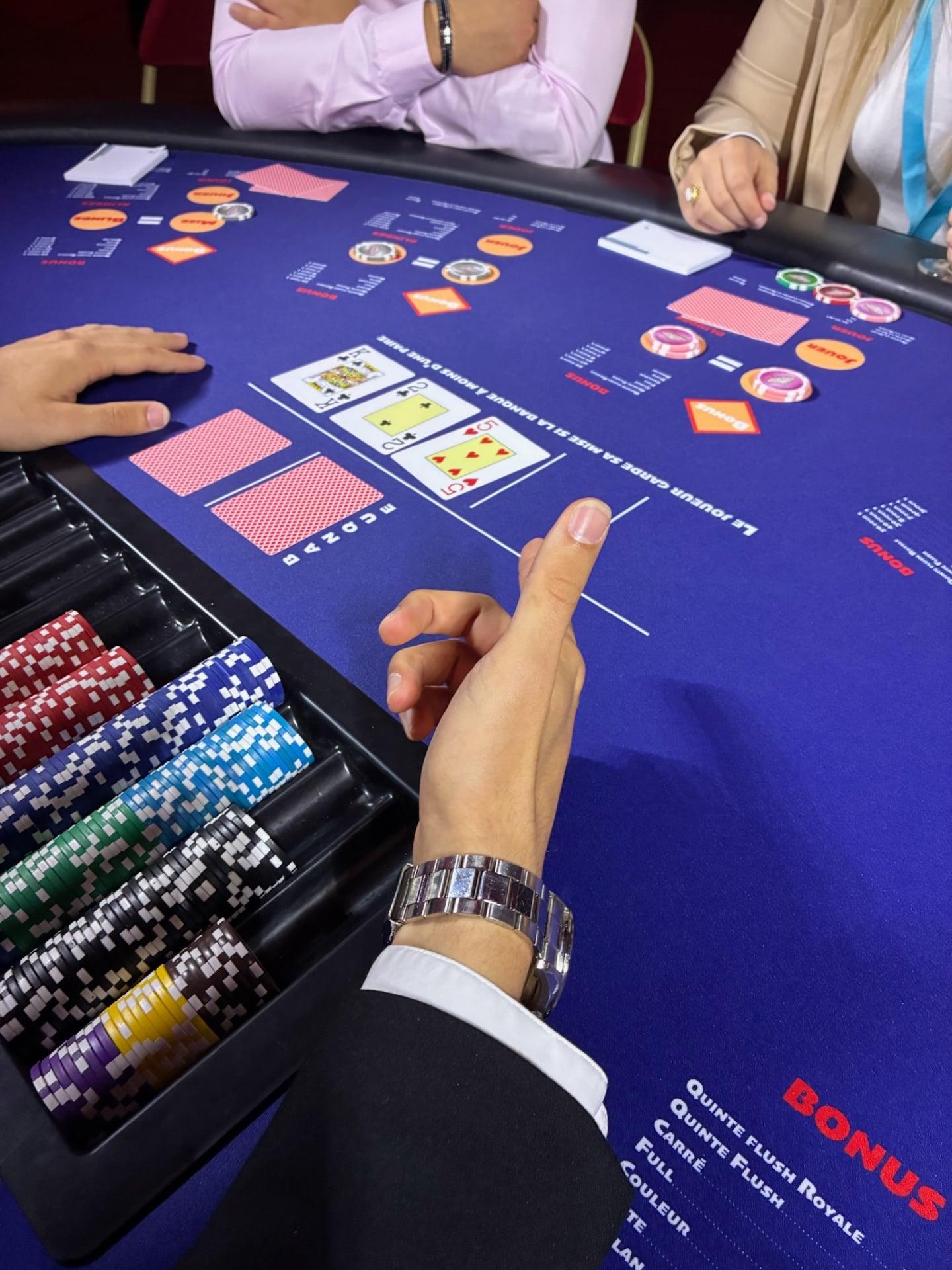 AE CASINO - Photo 3