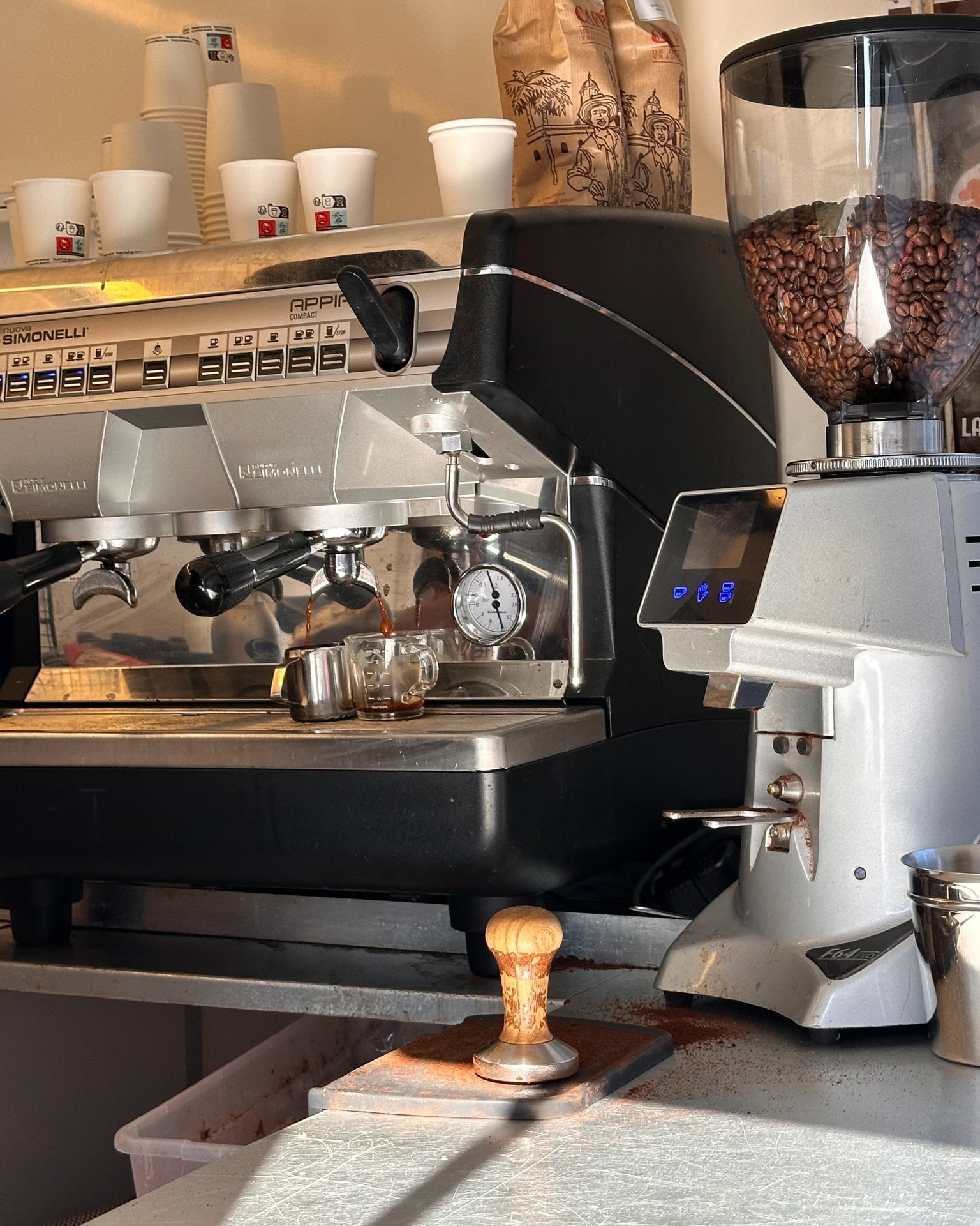 Salut, un café - Photo 3
