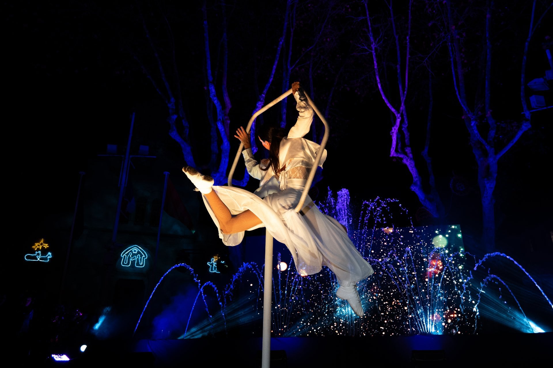 Aerial Adel Acrobate Aérienne - Photo 4